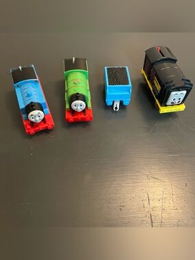 Thomas & Friends Small Train Set with Blue, Green, Black and Yellow Cars